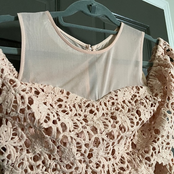 J.O.A. Peach Pink Cold Shoulder Lace Dress - M - Picture 4 of 6